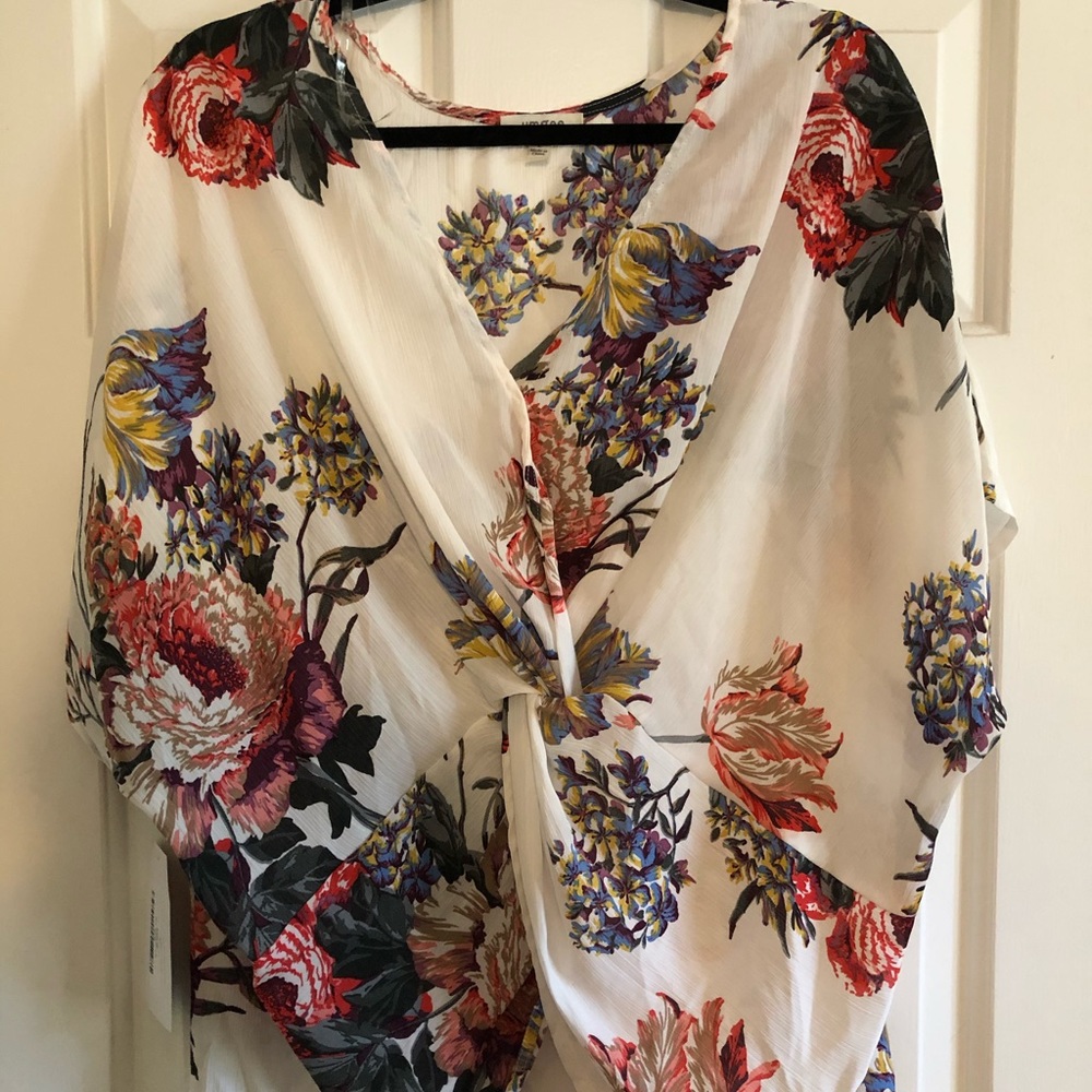 Floral twist front top